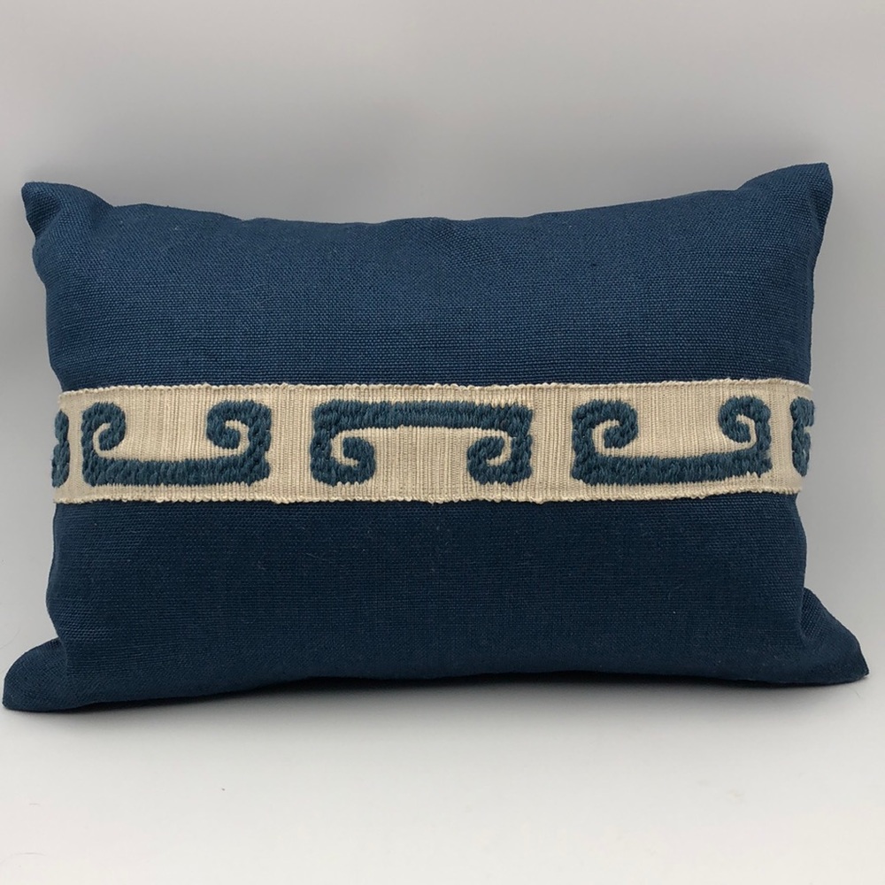 NWOT Ryan Studio Embroidered Luxury Decorative Pillow